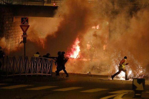 Les affrontements avec les forces de l'ordre ont été particulièrement violents au Pouzin (Ardèche)      