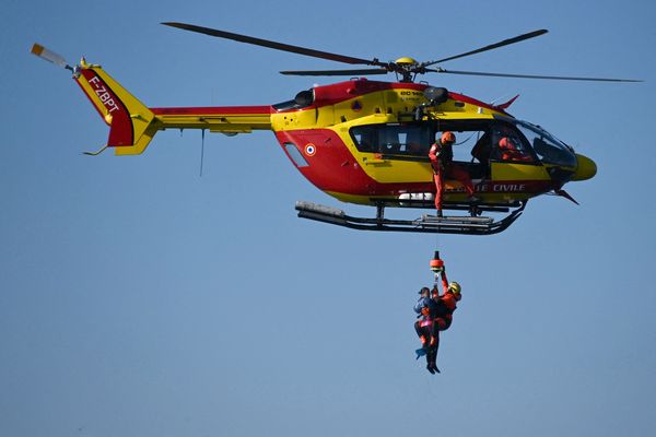 Épuisé après une randonnée de deux jours avec son père entre le lac des Bouillouses, l'étang de Lanoux et la montée du Carlit dans les Pyrénées-Orientales, sur un parcours réservé à des marcheurs expérimentés, l'enfant a été victime d'un malaise. Il a été évacué par hélicoptère. ( Photo d'illustration)