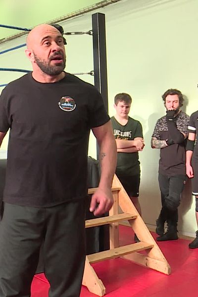 Le champion du monde de Lucha Libre (catch mexicain) était en visite à l'École Normande de Catch pour transmettre sa passion.