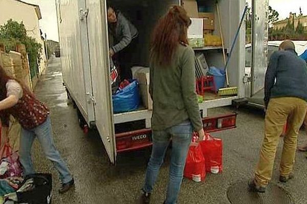 Sallèles-d'Aude (Aude) - le camion rempli de vêtement et de denrées pour les migrants de Calais - 27 février 2016.