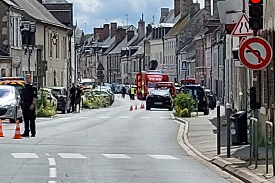 Breaking News: Car Hits Group of Wedding Guests Leaving Ceremony in Cléry-Saint-André, Eight Injured with Three in Urgent Condition