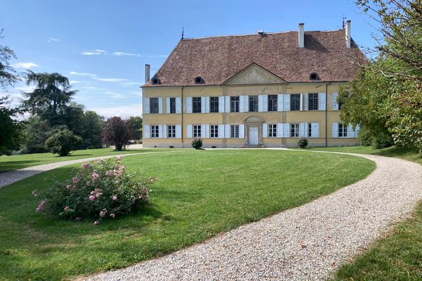 Le château du Passage dans le nord de l'Isère est un des sites retenus par le Loto du Patrimoine 2024. Il recevra 260 000 euros pour restaurer les communs, un ensemble de bâtiment qui jouxte le château.