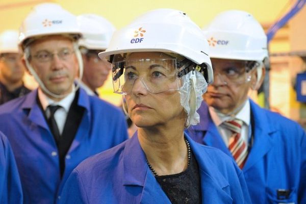 La ministre de l'Ecologie, Ségolène Royal, en visite à la centrale nucléaire de Civaux (86)