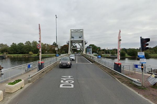 Le pont de Bénouville (Calvados) fermé à la circulation mardi 8 novembre 2022.