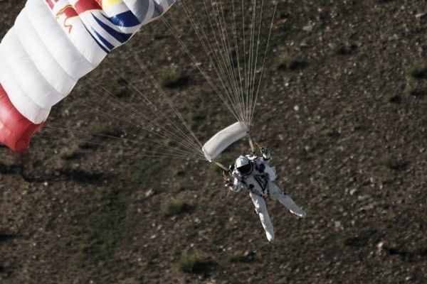 Félix Baumgartner est le spécialiste des exploits aériens