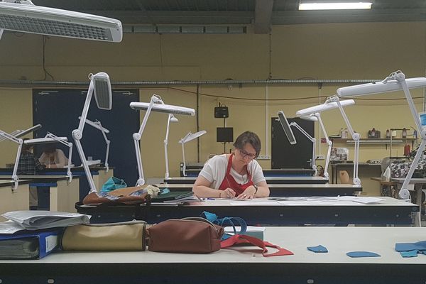 L’heure du bac a sonné pour les lycéens. Comme les autres élèves de sa classe de bac pro, à Saint-Eloy-les-Mines, dans le Puy-de-Dôme, Lydie est un peu tendue. Pour réaliser son rêve professionnel, cette lycéenne de 48 ans doit, elle aussi, décrocher le précieux sésame. 