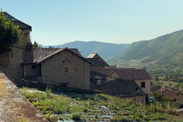 Les habitants du petit village aveyronnais ont pu regagner leur domicile. 16 août 2022, Mostuéjouls.