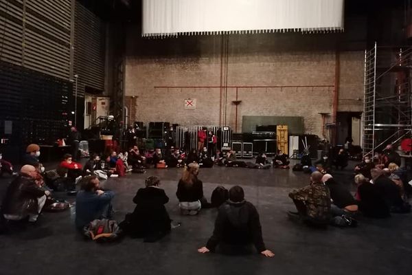 Une cinquantaine d'intermittents du spectacle occupent le théâtre Sébastopol de Lille.