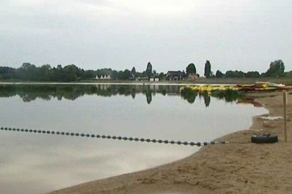 La baignade tombe à l'eau pour les vacanciers qui voulaient se rafraîchir dans l'étang de Goule, dans l'Allier.