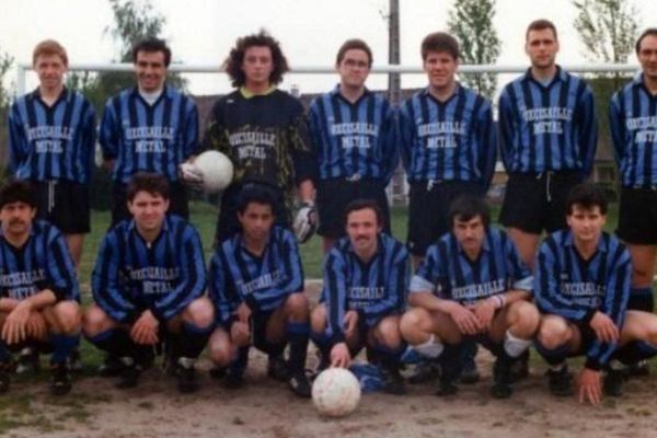 L'équipe du FC Chambly en 1990, à peine un an après sa création.