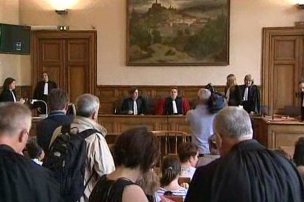 Le Puy-en-Velay (Haute-Loire) - ouverture du procès de Matthieu, le Gardois meurtrier présumé de la jeune Agnès, aux assises des mineurs - 17 juin 2013.