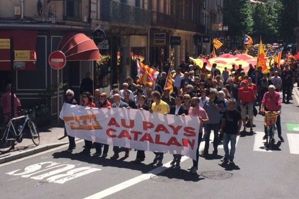 1000 manifestants dans les rues de Perpignan (7 à 800 selon la police) réclament que le pays Catalan apparaisse dans le nom de la future grande région