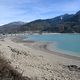 Le bas niveau du lac de Serre-Ponçon est une image frappante de la situation critique de sécheresse dans les Alpes sud.