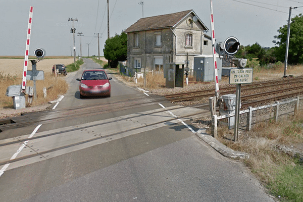 L'accident s'est produit sur ce passage à niveau, chemin des meuniers à Rouville (Oise).