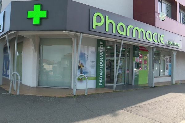 Plusieurs pharmacies, comme celle-ci, n'ont pas reçu les doses de vaccin prévues.