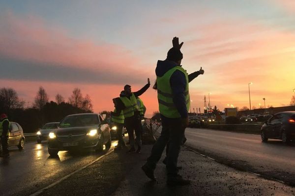 Gilets Jaunes sur les ronds points des côtes d'armor 