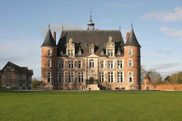 Dans l'Eure, à Boissey-le-Châtel, le château de Tilly bénéficiera d'éclaircies en fin de journée.