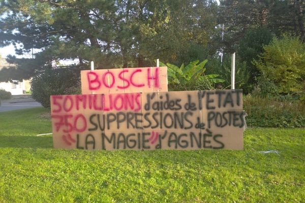 La réponse de la CGT Bosch au rond-point de Cantaranne (Rodez) sur les propos de la ministre de l'Industrie 