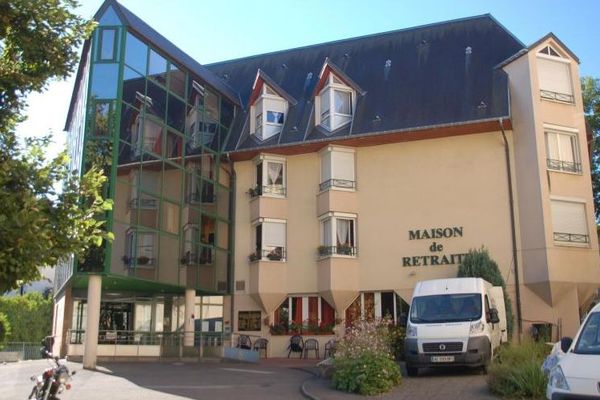 Cornavirus et confinement : l'ehpad Simon Bénichou à Nancy (Meurthe-et-Moselle) permet à ses résidents d'échanger via des tablettes avec leurs familles.