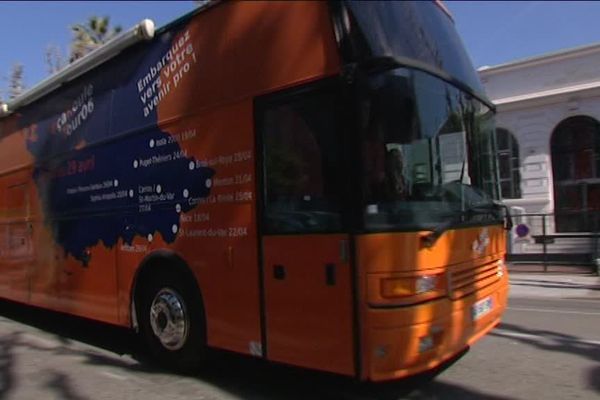 Le bus de l'emploi #caRouleTour06 de la CCI sillonne le département des Alpes-Maritimes