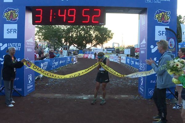 La Bisontine Manon Bohard décroche la première place de la Diagonale des fous, au Grand Raid 2024 de la Réunion.