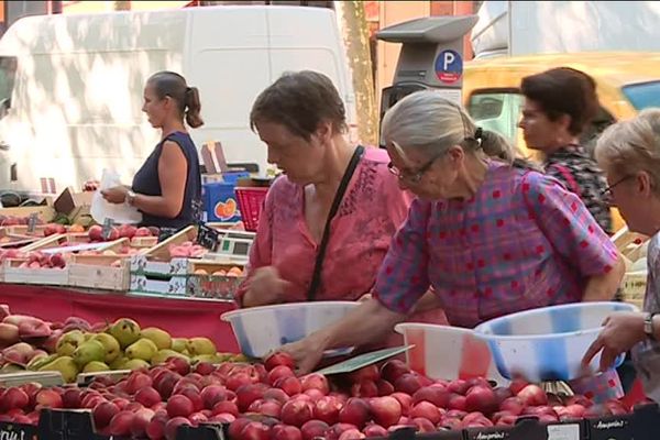 ... sur le marché Cristal au petit matin.