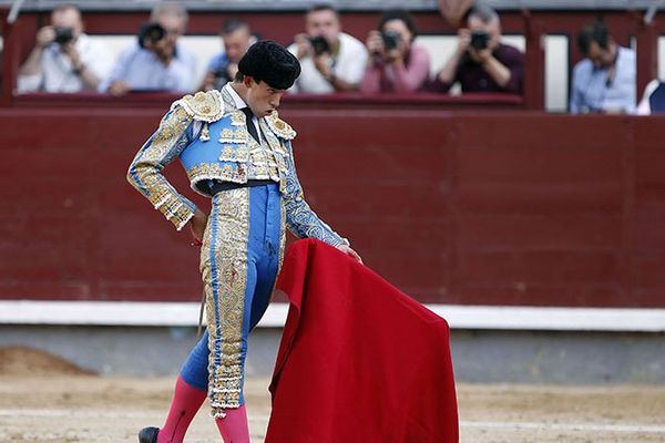 Montera vissée sur la tête, muleta dans la main gauche : Fortes hier à Madrid