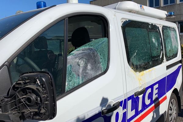 Un homme de 23 ans avait été arrêté dans l'enquête sur le caillassage d'un fourgon de police, filmé de l'intérieur par un policier lors d'une manifestation des "gilets jaunes" en février 2019 à Lyon.
la décision du tribunal de Lyon est attendue cet vendredi 19 juillet.
 