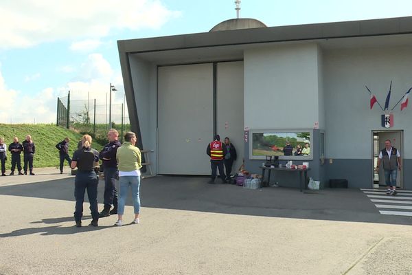 Le blocage pour réclamer plus de moyens humains à la prison de Liancourt (Oise) a mobilisé 80 des 130 agents du centre pénitentiaire.