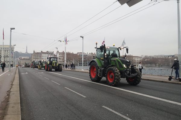 Manifestation d'agriculteur pont Lafayette à Lyon le 21 février 2023