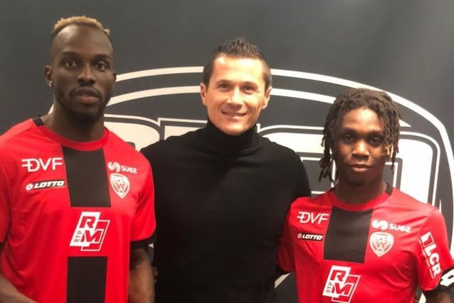 why the recruitment of a striker at Dijon FCO fell apart at the last minute?