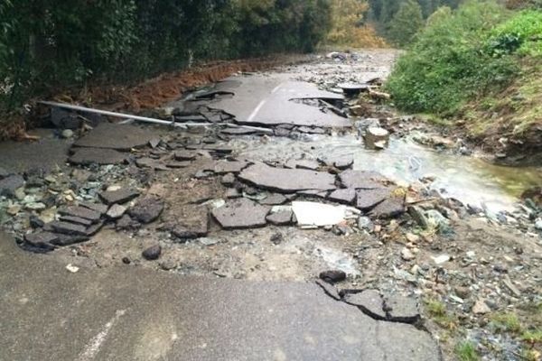 La route de Rutali menant à Murato a été détruite par les intempéries.