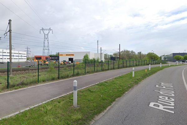 Le corps a été retrouvé près de la voie SNCF longeant la rue du Fort, à Geispolsheim (Bas-Rhin).