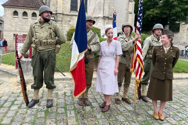 Soldats, auxiliaires, infirmières : les bénévoles portent des costumes d'époque à Cormicy.