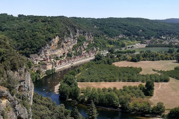 La Dordogne, de part son climat et ses prix attractifs au mètre carré attire les acquéreurs pour une résidence secondaire.