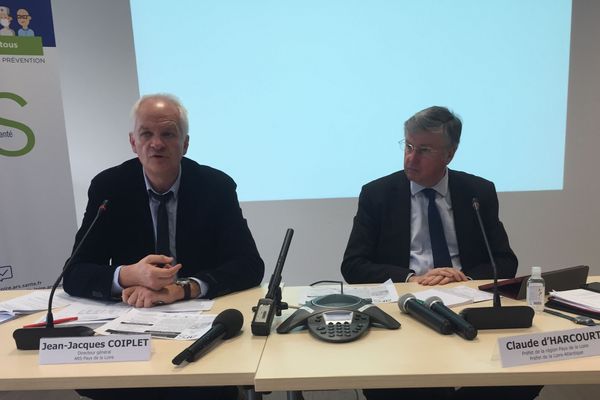 Point presse de l'ARS Pays de la Loire sur le coronavirus, avec JJ Coiplet, le directeur, et Claude D'Harcourt, le préfet de région le 15 mars 2020