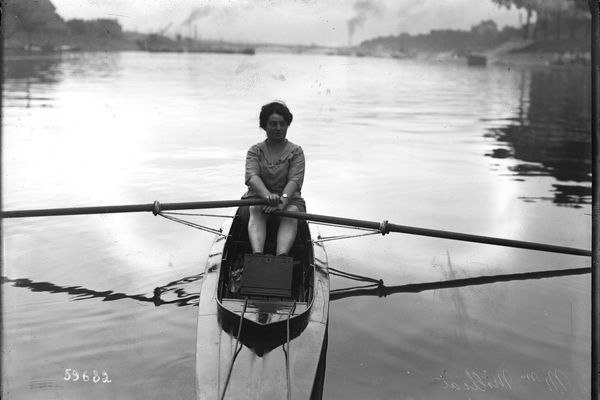 Alice Milliat pratiquait l'aviron. Elle s'est battue pour développer le sport féminin professionnel.