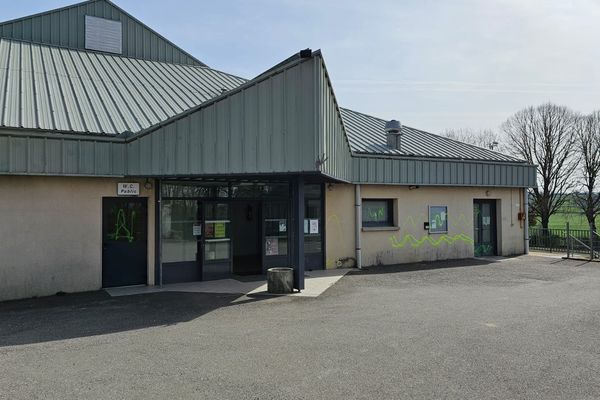 La salle des fêtes d'une petite commune de l'Aveyron a été vandalisée dans la nuit du 17 au 18 mars 2024.