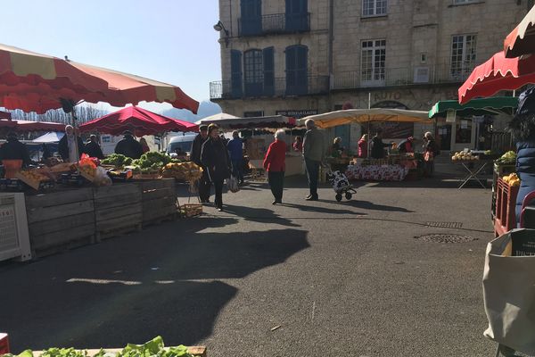 Quelques acheteurs sont venus faire leurs provisions. 