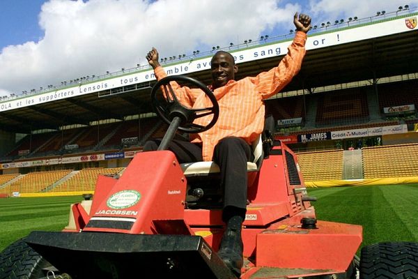 Roger Boli avant son jubilé au Stade Bollaert de Lens en 2001.