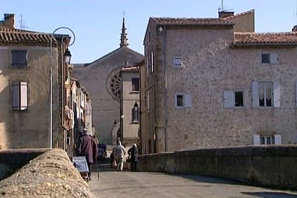 Limoux (Aude) - le centre ville historique - février 2015.