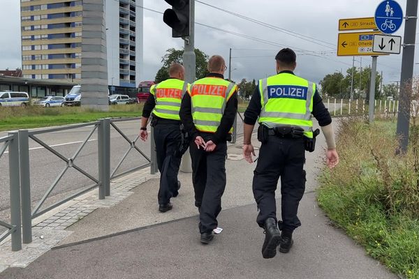 Des policiers allemands effectuaient des contrôles d'identité dès ce mardi 10 septembre sur le pont de l'Europe entre Strasbourg et Kehl.