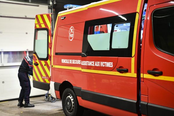 Une adolescente décédée, une autre grièvement blessée après avoir chuté du toit d'une usine désaffectée dans la Loire.