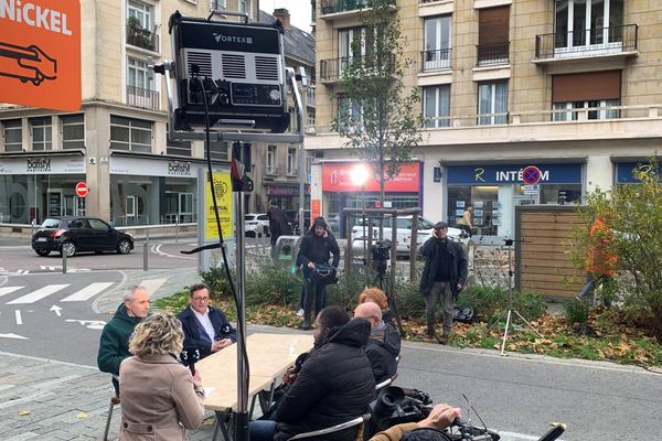 Dimanche en politique se balade dans les rues de Rouen pour parler de la ZFE, Zone à Faible Emission.