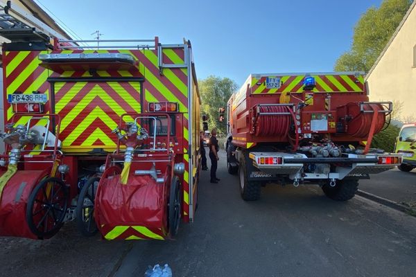 Un feu de sous-bois s’est déclaré ce mercredi 9 août après-midi dans la commune de Givenchy-en-Gohelle (Pas-de-Calais).