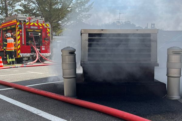 Les pompiers procèdent à la ventilation de