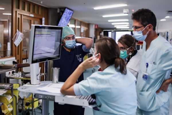 La Belgique enregistre le taux d'incidence du virus dans la population est le plus élevé au monde alors que dans les hôpitaux, les hospitalisations atteignent le pic de la première vague dans le pays.