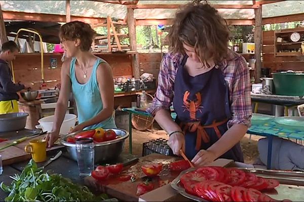 La préparation du repas au hameau de Sainte Camelle