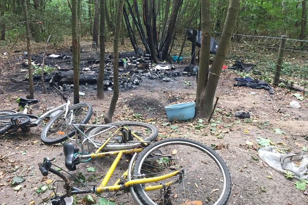 Des militaires en séance d'entraînement au Bois de Vincennes ont vu un incendie et se sont approchés lorsqu'une bonbonne de gaz a explosé.