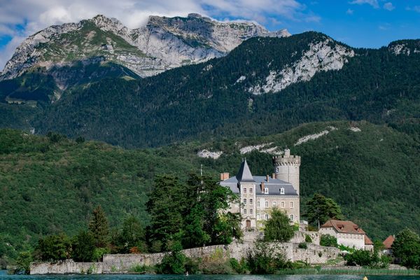 L'application Prairy prône le "mieux voyager" en répertoriant les pépites à découvrir près de chez soi comme le Château de Duing en Haute-Savoie (photo).